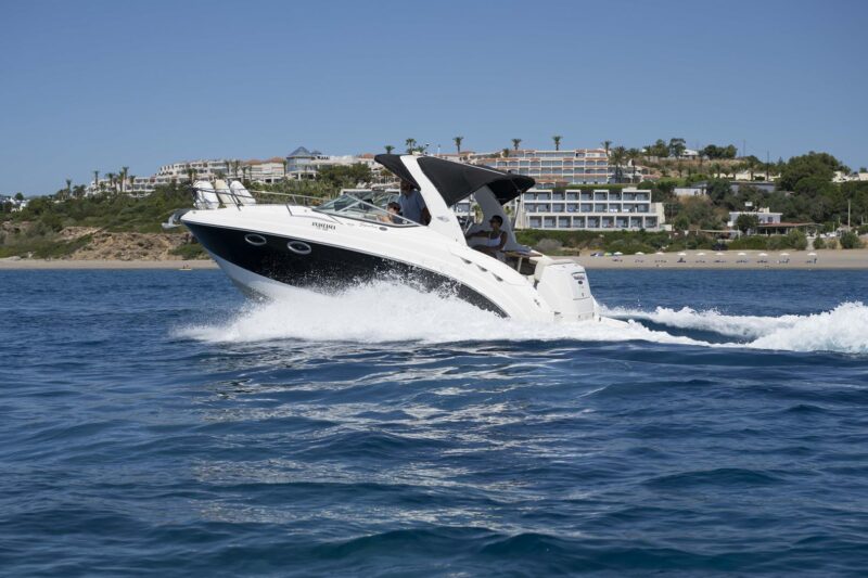 Unsere Motoryacht ist ein außergewöhnlicher Ocean Cruiser für bis zu 7 Personen